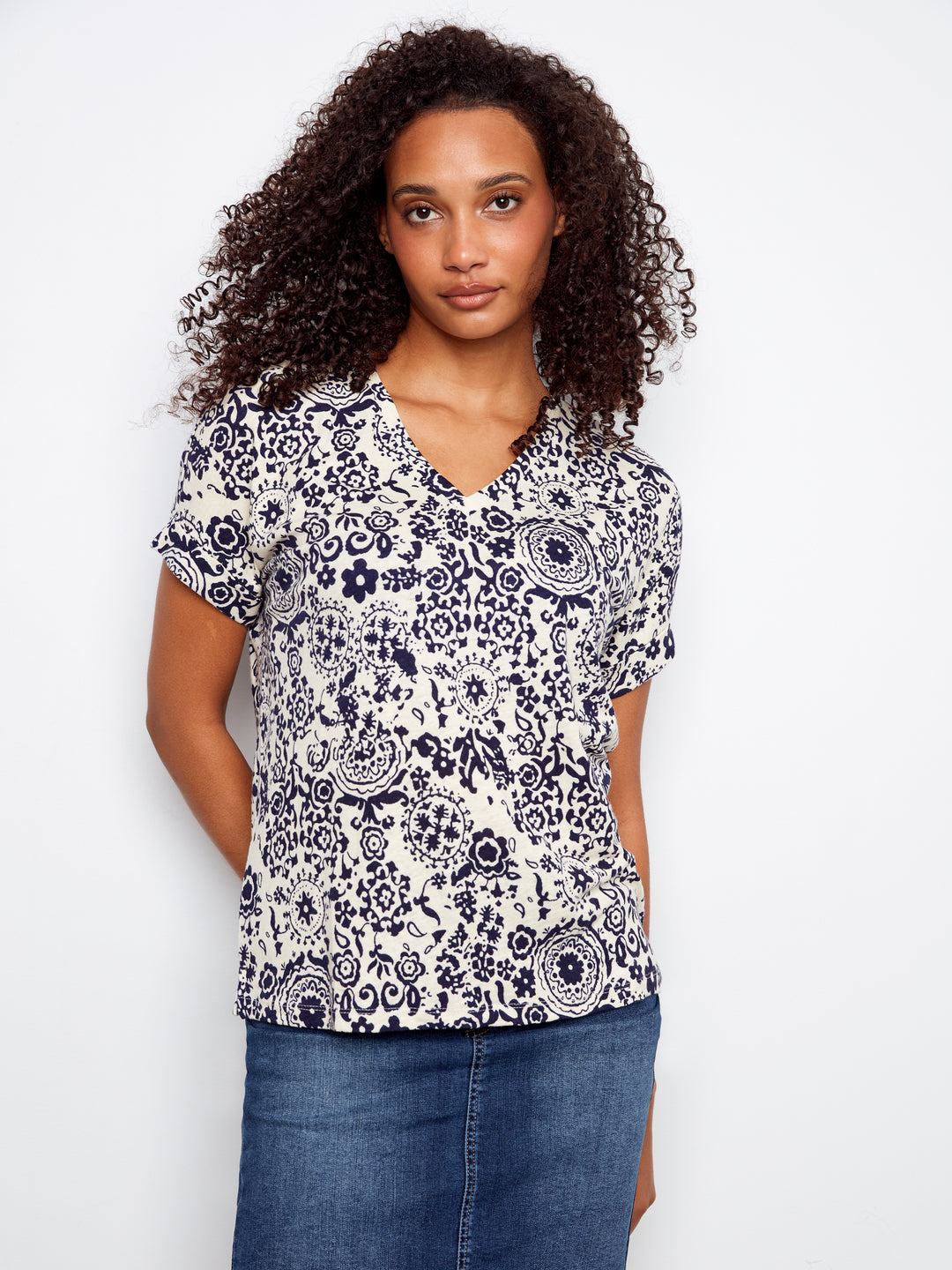 Charlie B Printed Short Sleeve V-Neck T-Shirt - Baroque